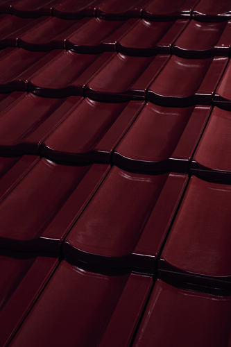 Dachówka ceramiczna w kolorze mlecznej czekolady dedykowana dachom o skomplikowanej architekturze